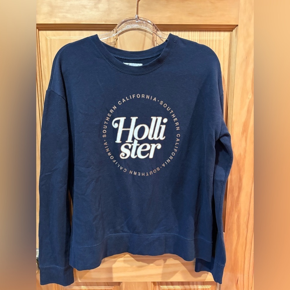 Hollister Women's Navy Blue Southern California
Crewneck Sweatshirt